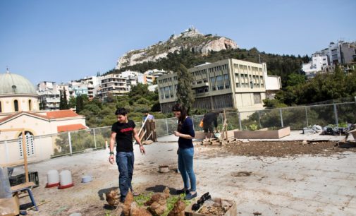 Grecia: gli anarchici rivitalizzano servizi abbandonati da un governo fallito